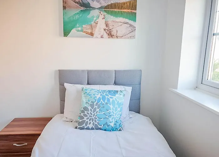 Airport Lounge - 3 Bed - 6 Persons מנצ'סטר