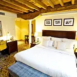 Marriott Victoria & Hotel