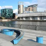 Esquire Media Appartement *