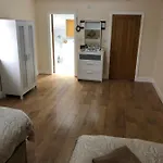 Big Rusholme With Tv And Private Bathroom-parking&wifi *