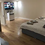Big Rusholme With Tv And Private Bathroom-parking&wifi Bed & Breakfast *
