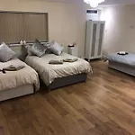 Big Rusholme With Tv And Private Bathroom-parking&wifi Bed & Breakfast