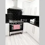 Дом отдыха Gorgeous Stylish Cheri Victorian House In