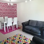 Maison d'hôtes Queens Rooms, A Perfect Stay, Next To Shopping Parks And Central Manchester