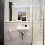 Stylish Modern In Tatil Evi Manchester