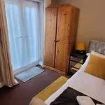 Chan's Springfield Guest house