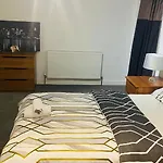 Beautiful Basement En-suite