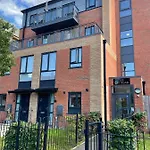 Apartment Luxury 2-bedroom Service With Balcony *