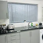 Apartment Beautiful And Homely 3 Bed House With Free Parking So Close To Man And Centre Manchester