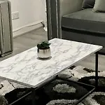 Beautiful And Homely 3 Bed House With Free Parking So Close To Man And Centre * Manchester