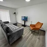 Semesterbostad 3 Bedroom House With Parking Manchester