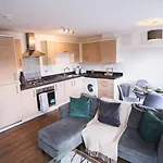 Centre 2-bed - New - Free Wi-fi - * Manchester