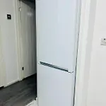 Beautiful And Homely 3 Bed House With Free Parking So Close To Man And Centre