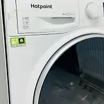 Beautiful And Homely 3 Bed House With Free Parking So Close To Man And Centre Apartment