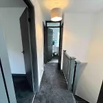 Semesterbostad 3 Bedroom House With Parking Manchester