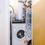 Weelky And Monthly Bookings At Cassia Unit - Telly Homes Ltd -brand New 1 Bedroom Salford,