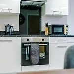Daire Weelky And Monthly Bookings At Cassia Unit - Telly Homes Ltd -brand New 1 Bedroom Salford, *