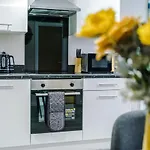 Weelky And Monthly Bookings At Cassia Unit - Telly Homes Ltd -brand New 1 Bedroom Salford, *