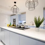 Townhouse With Roof Terrace بيت للعطل *