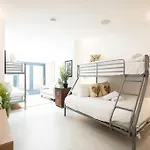 Townhouse With Roof Terrace بيت للعطل