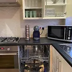 3-bedroom House - Car Parking - Air Conditioning Casa vacanze