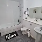 Cozy 2Bd & 1Ba City Centre Luxury With Free Parking Daire