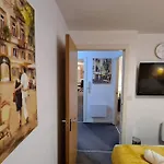 Cozy 2Bd & 1Ba City Centre Luxury With Free Parking *