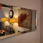 Cozy 2Bd & 1Ba City Centre Luxury With Free Parking Daire *