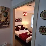 Cozy 2Bd & 1Ba City Centre Luxury With Free Parking