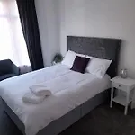 Сasa de vacaciones Chic 5 Double Bedroom House - 15 Min To *