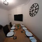 Chic 5 Double Bedroom House - 15 Min To *