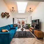 度假居 Luxurious 3 Bed Home, Free Parking 曼彻斯特