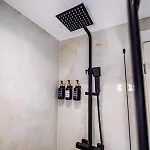 度假居 Luxurious 3 Bed Home, Free Parking *