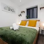 Stylish 4bd - Coop Live - Etihad - Parking - Ev *