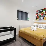 Prázdninový dům Stylish 4bd - Coop Live - Etihad - Parking - Ev *