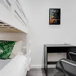 Stylish 4bd - Coop Live - Etihad - Parking - Ev
