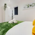 Prázdninový dům Stylish 4bd - Coop Live - Etihad - Parking - Ev