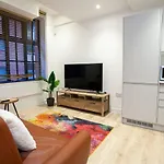Super 2 Bed Close To Victoria Station * Mánchester