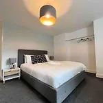 Free Parking - Lovely 2-br Flat Near Salford Royal Апартаменты Манчестер