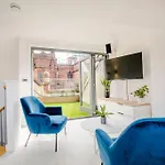Townhouse With Roof Terrace مانشستر