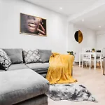 Holiday home Dazzling & Modern 4bd - Coop Live - Etihad - Parking Manchester