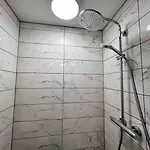 Free Parking - Lovely 2-br Flat Near Salford Royal * Манчестер