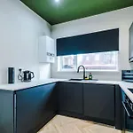 بيت للعطل Salford Sanctuary 5 Bed House مانشستر