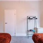 بيت للعطل Salford Sanctuary 5 Bed House