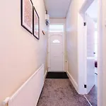 Salford Sanctuary 5 Bed House *