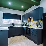 بيت للعطل Salford Sanctuary 5 Bed House مانشستر