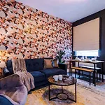 بيت للعطل Salford Sanctuary 5 Bed House