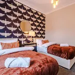 بيت للعطل Salford Sanctuary 5 Bed House مانشستر