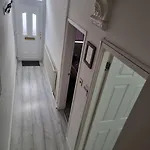 Дом отдыха Gorgeous Stylish Cheri Victorian House In Манчестер