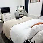 Gorgeous Stylish Cheri Victorian House In * Манчестер